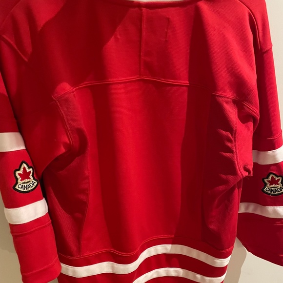 Team Canada Jersey - Picture 2 of 3